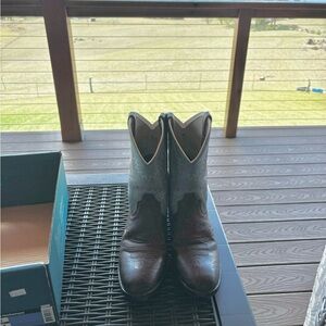 ARIAT Kid’s Heritage Hackamore boots.
